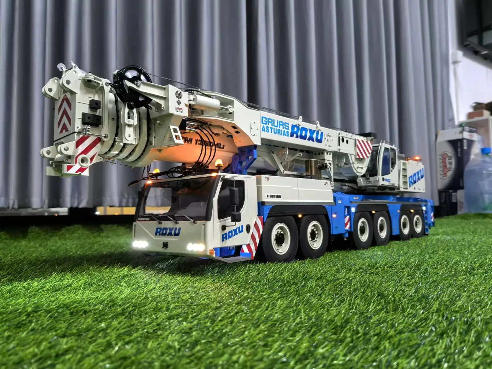 D1350 RC Hydraulic Crane Model 1/14 All-Terrain 6 Axle Crane RTR Giant Truck Mounted Crane Toys King of Hydraulic Toys