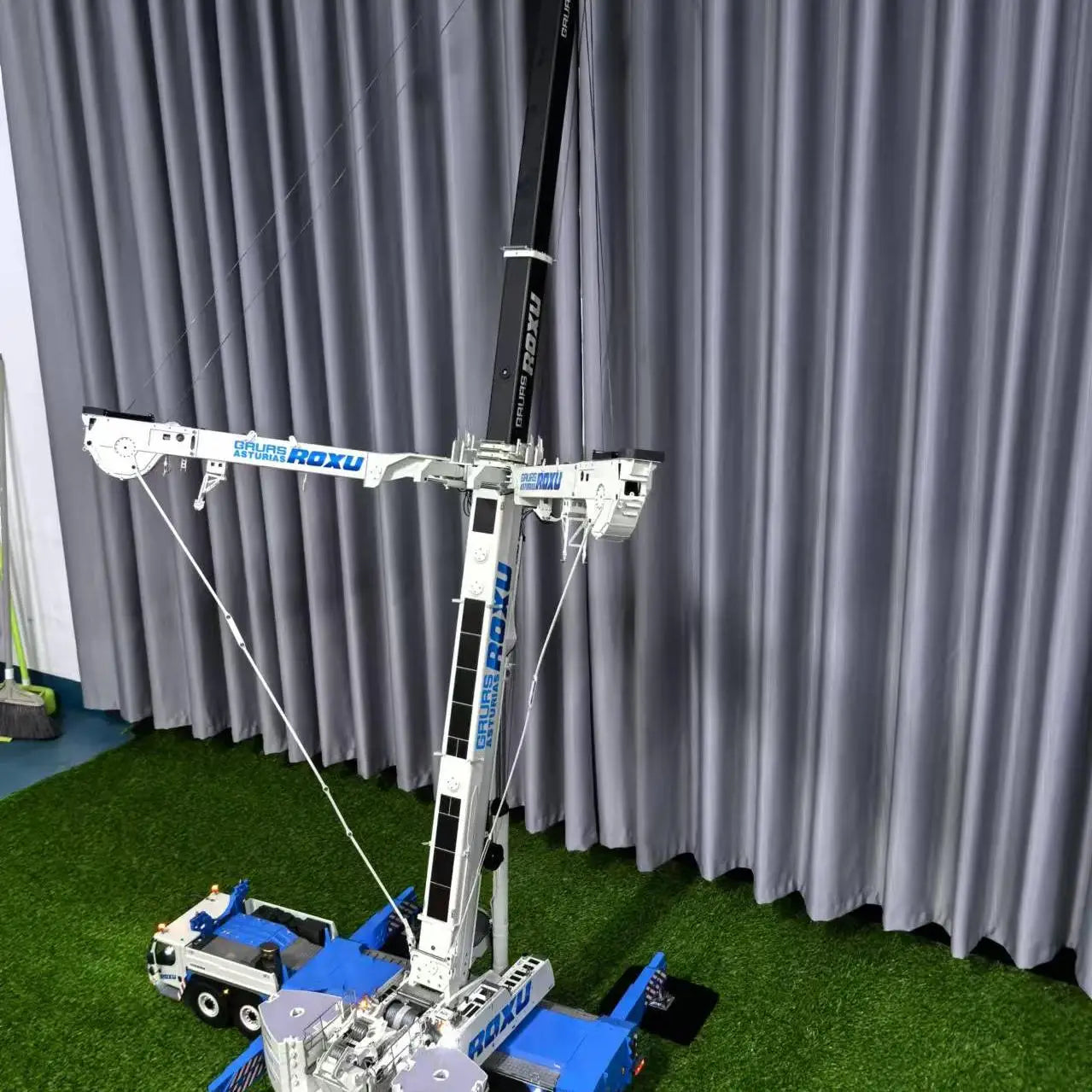 D1350 RC Hydraulic Crane Model 1/14 All-Terrain 6 Axle Crane RTR Giant Truck Mounted Crane Toys King of Hydraulic Toys